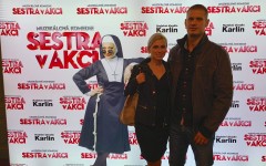 Fotografia zo zájazdu Muzikálová komédia Sestra v akcii s Luciou Bílou.