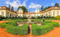 Fotografia zo zájazdu Festival cesnaku v Buchloviciach a romantický zámok.