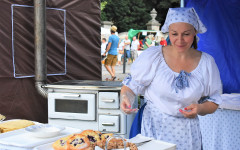 Fotografia zo zájazdu Festival cesnaku v Buchloviciach a romantický zámok.
