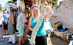 Fotografia zo zájazdu Festival cesnaku v Buchloviciach a romantický zámok.