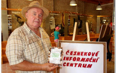 Fotografia zo zájazdu Festival cesnaku v Buchloviciach a romantický zámok.